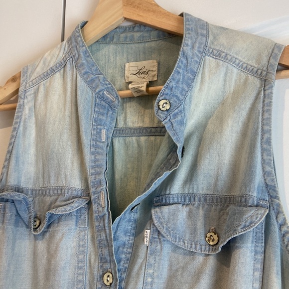 Fit + flare chambray Levi’s dress - Picture 8 of 9